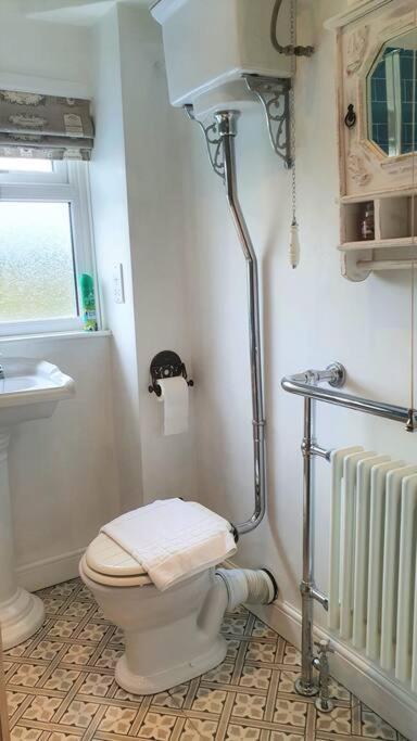 5 Bed, 2 Bath Home + Terrace, Garden & Parking Swindon Esterno foto